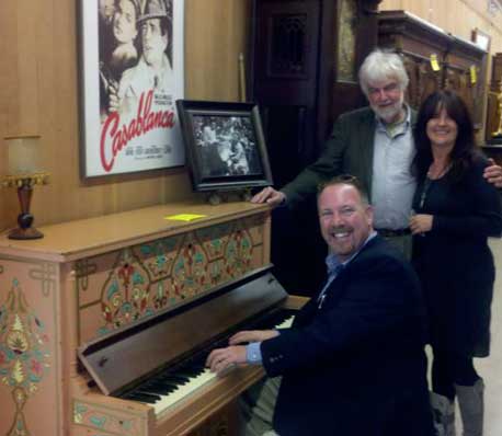 At Warner Bros. Studios, Sean Gillery ’89 plays "As Time Goes By" for Larry Benaquist and set decorator Natali Pope ’85 on the same piano that graced Rick's Café Américain in the 1942 classic, <em>Casablanca</em>