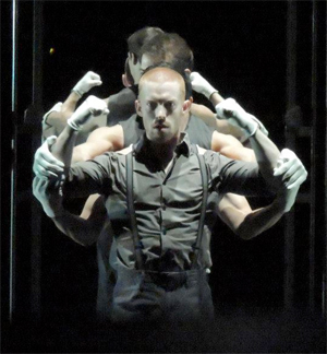 Shawn Ahern ’09 with Pilobolus at the Redfern. (photo by Kayla Souza ’15)