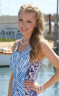 Emily Burns ’10