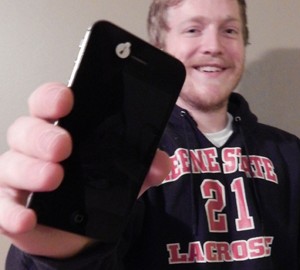 Josh Luft ’08 with his camJAMR-protected smartphone.